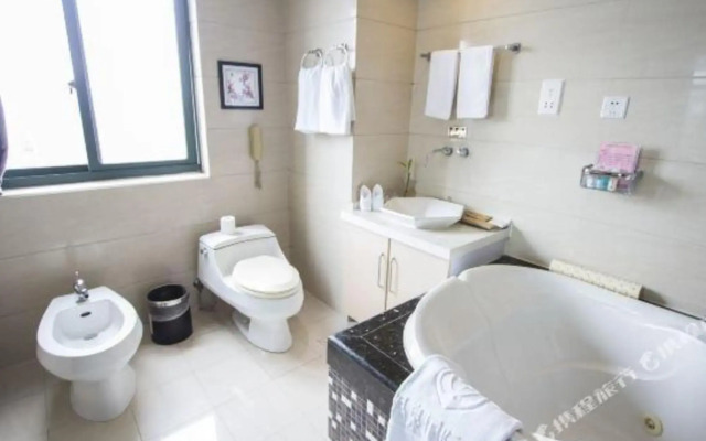 Mingzhao Hot Spring International Hotel