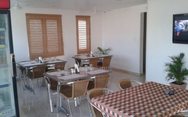 Roseline Suites - A Business Hotel