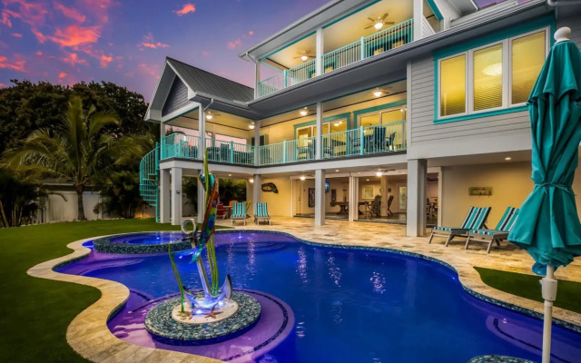 Snook Lookout - 211 Oak Ave