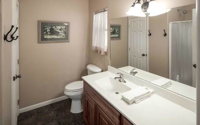 White Mountain Paradise - Four Bedroom Cabin