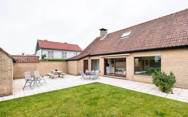 Villa in St-idesbald Near Sea Beach