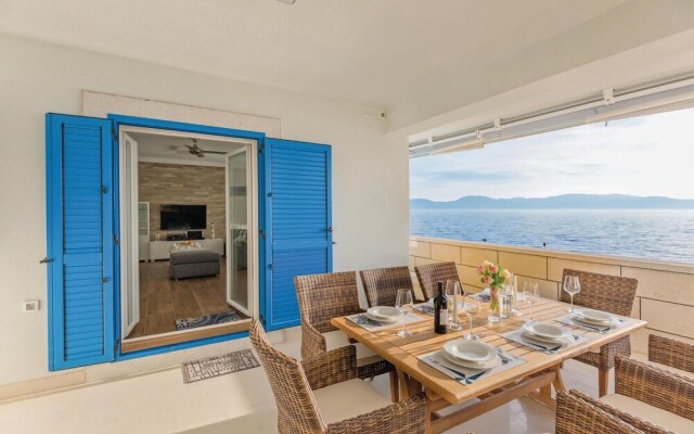 Stunning Home in Brist With Wifi and 4 Bedrooms