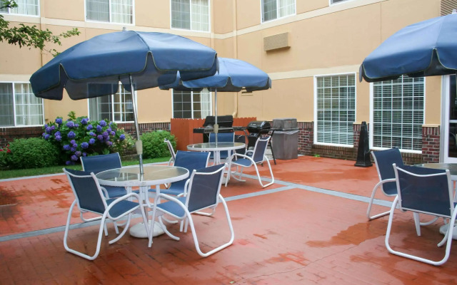 Extended Stay America Select Suites Providence Airport