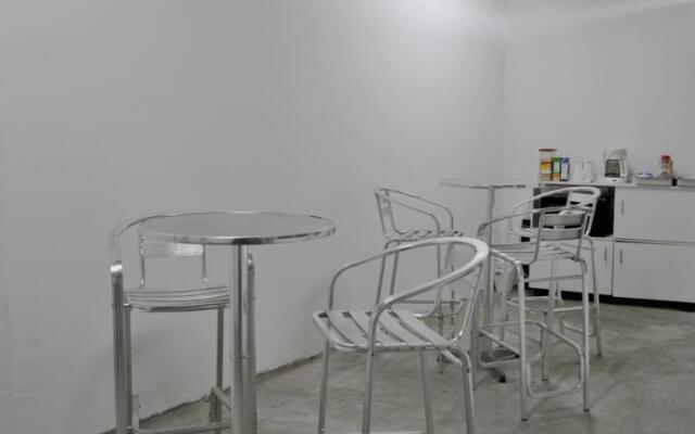 Urban Life Hostal