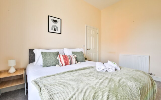 Tranquil 3-bed Home in Cardiff