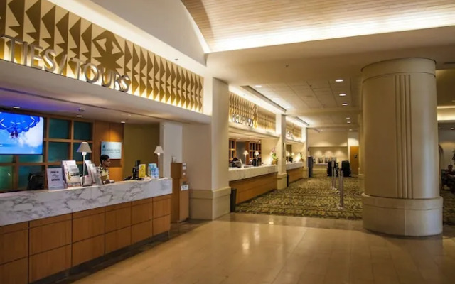 Ala Moana Hotel by AirPads