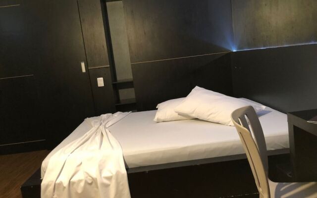SNOB Motel