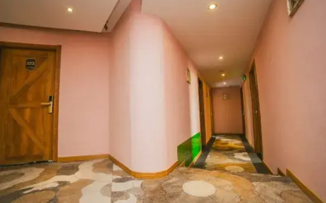 Punk Ballet Qinglvxing Hotel (Yangzhou Dongguan Street Heyuan)