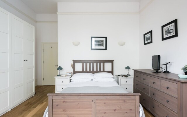 Beautiful 3BR Flat in SW London