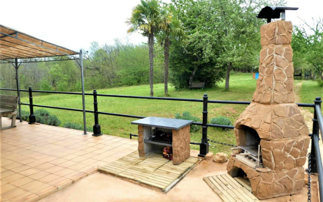 Authentic Holiday Home in Puy-l'evêque With Swimming Pool