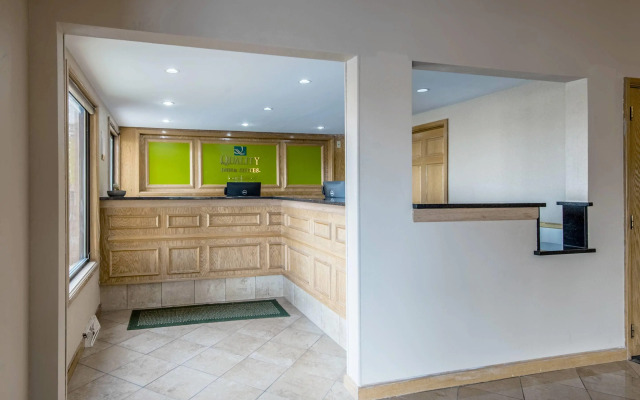 Cardinal Inn & Suites