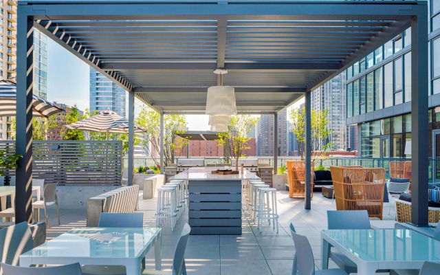 Level Chicago – Old Town