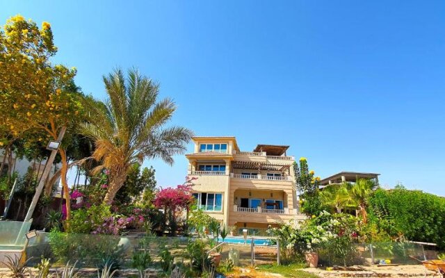 Luxury Seafront Pool Villa - 3 Stories & Roof floor - All Master Bedrooms