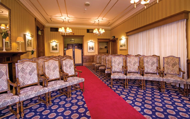 The Oaks Hotel