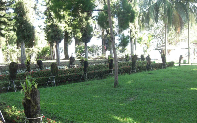 Pandu Lakeside Hotel Tuktuk