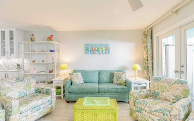 Bahamian Reed by Avantstay Walk to Everything! w/ Community Pool Week Long Stays Only