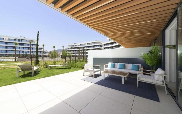 Espectacular bajo con jardín en 1ª línea de playa