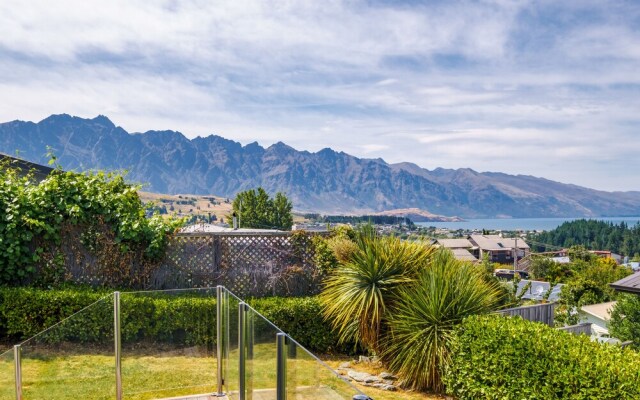 Central Wakatipu Haven – Queenstown Holiday Home