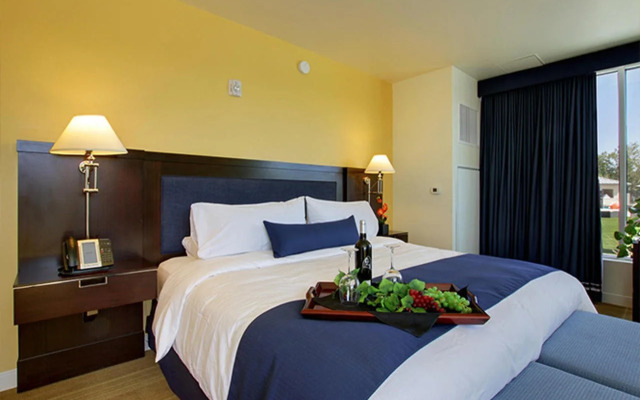 University Plaza Waterfront Hotel