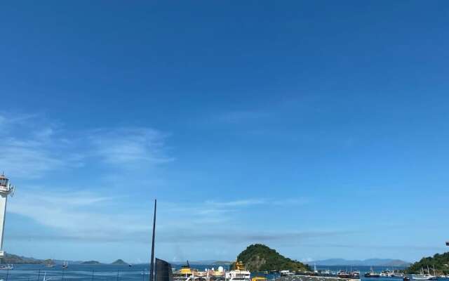 Harbour Komodo Hotel