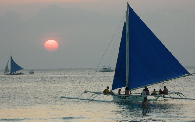 Boracay Travelodge Beach Resort