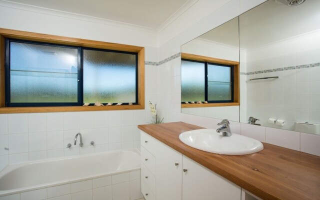 Kara Yaringa on Hill Street