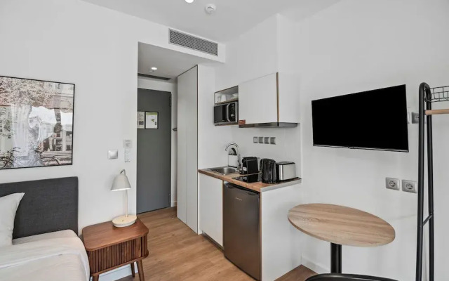 limehome Piraeus Olive