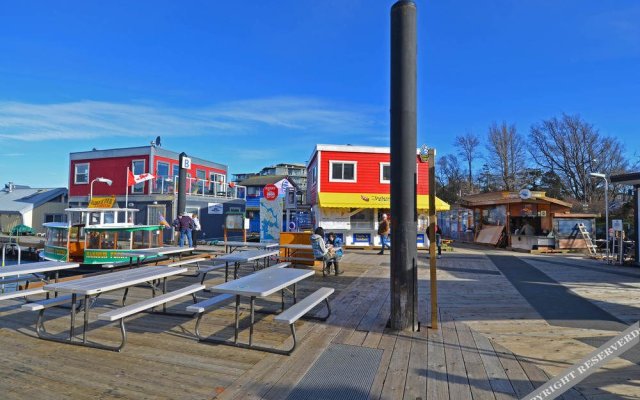 A Float Home B&B in Fisherman’s Wharf