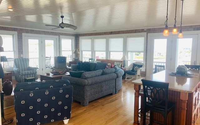 Shore Beats Workin' 5 Bedroom Home by RedAwning
