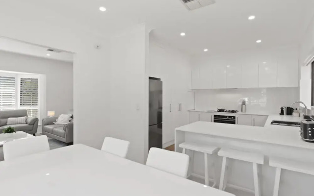 Quiet 2-bed Retreat With Private Courtyard