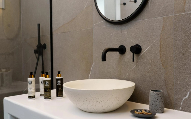 Mr & Mrs White Tinos