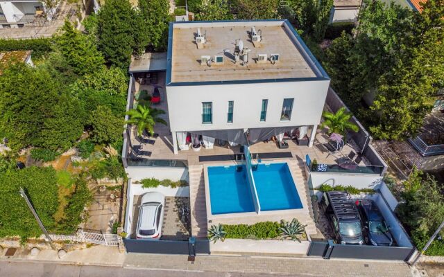 Villa Aurora