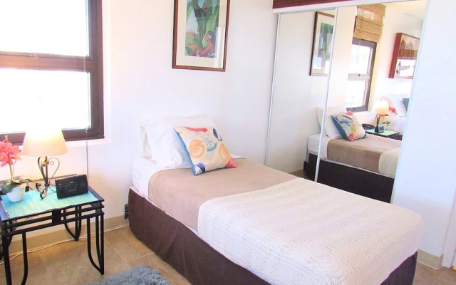 Waikiki Banyan Oceanview 24th Floor