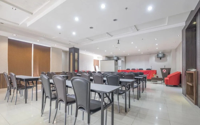 OYO 1081 Allson City Hotel Makassar