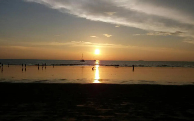 Lanta Long Beach Hostel