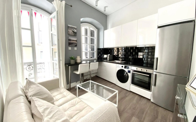 Fabulous City Centre One Bedroom Mayfair Apartment - Grand Central House