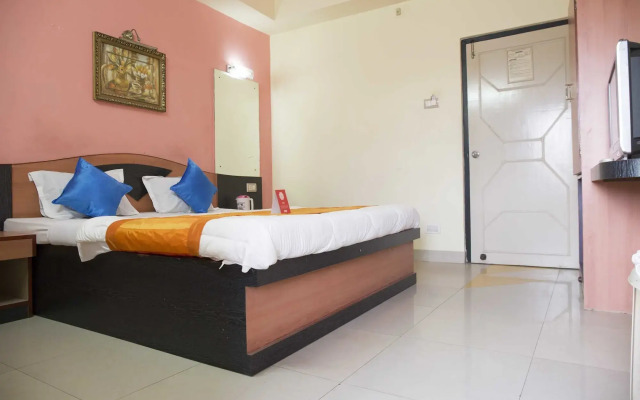 OYO 3886 Hotel Trimurti Heights