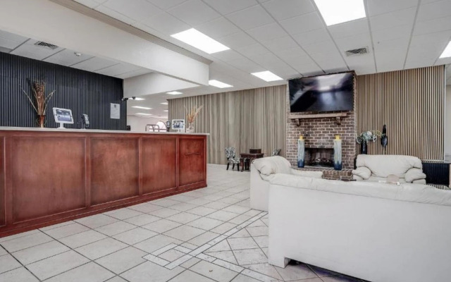 Cottonwood Suites Savannah Hotel & Conference Center