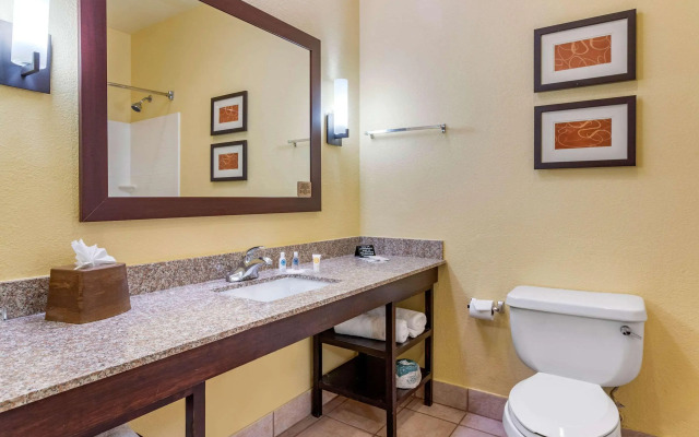 Comfort Suites - Near The Galleria
