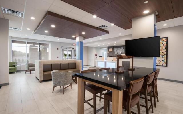 Holiday Inn Express & Suites Chicago - Hoffman Estates by IHG