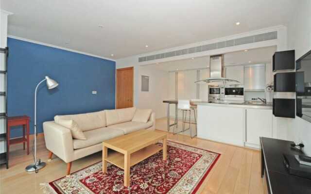 1 Bedroom Apartment With Panoramic Views In Docklandsv