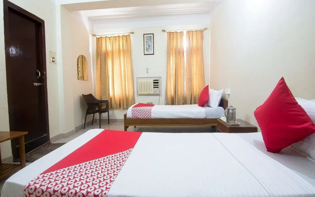 OYO 12216 Paramount Inn