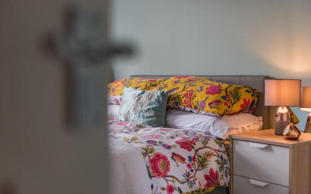 Blackhorse Loft - spacious apartment by the sea