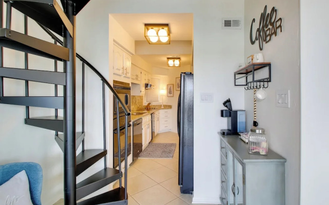 Million-dollar Views: Condo on Lake Hamilton!