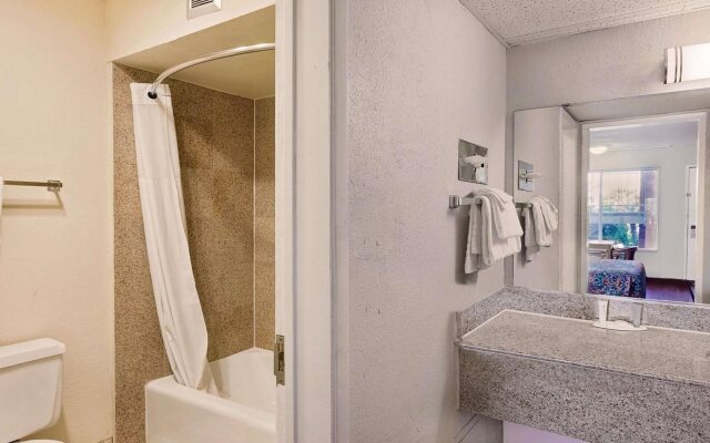Knights Inn - Palmdale CA