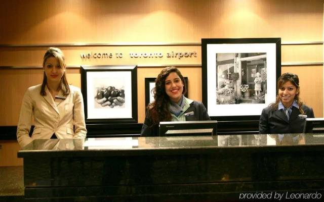 Hampton Inn & Suites By Hilton Toronto Airport