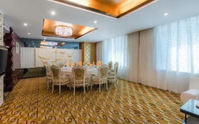 Crown Hotel