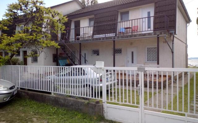 Vízparti apartmanok