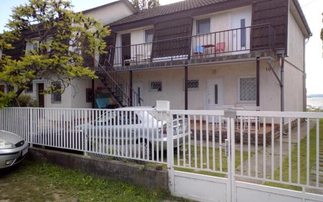 Vízparti Apartmanok