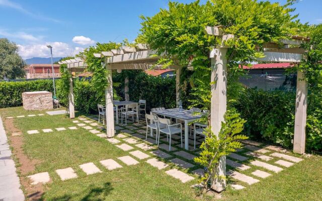 House Glicine Lucca